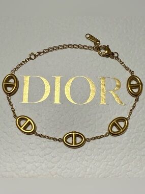 Elegant CD Initial Oval Link Bracelet in Gold-tone